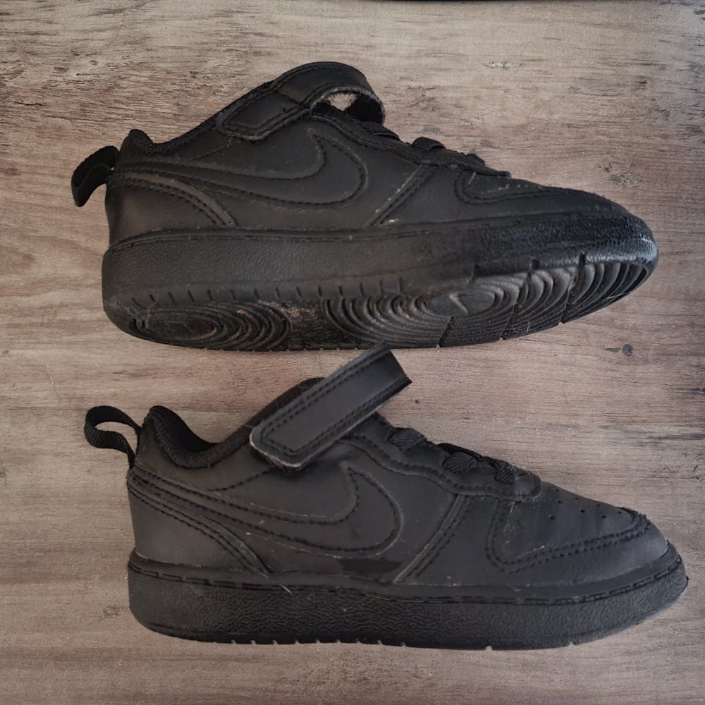 Black Nike shoes